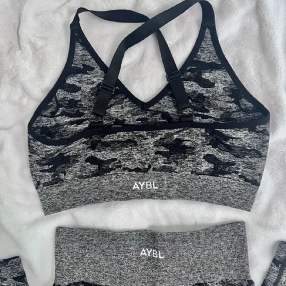 AYBL XS camo sports bra
